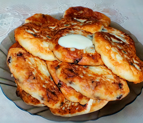 Фотография рецепта Творожные сырники с картофелем и изюмом