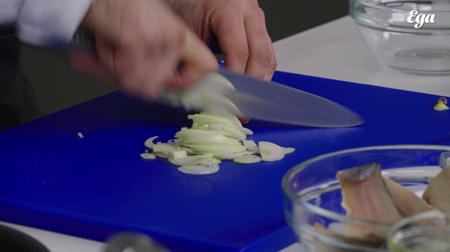 Фото шага рецепта Котлеты из сибаса 152116 шаг 1