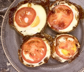 Фотография рецепта Мясные кексы с яйцом и помидором