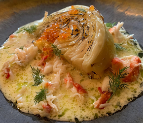 Фотография рецепта Стейк из капусты со сливочным соусом и мясом краба