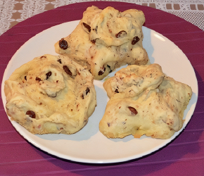 Фотография рецепта Булочки сдобные с изюмом и орехами из картофельного дрожжевого теста