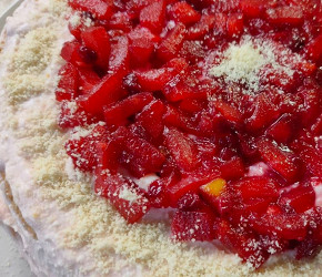 Фотография рецепта Быстрый пирог без выпечки с яблоком и брусникой