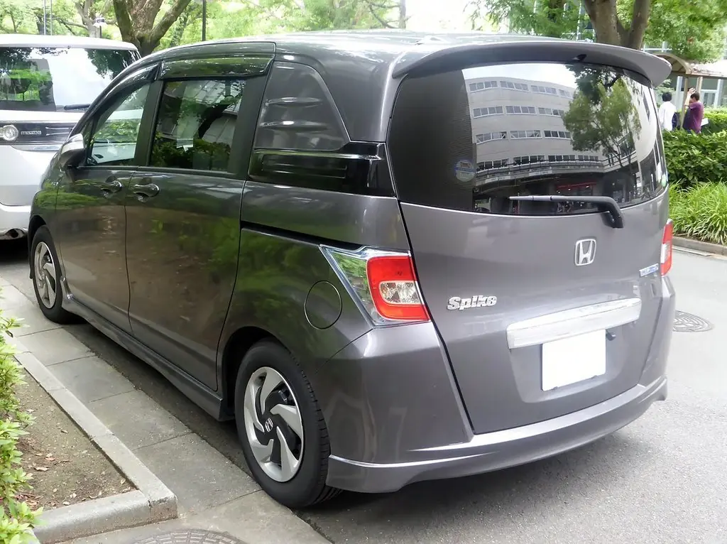 Honda Freed SPIKE HYBRID - DRIVE2