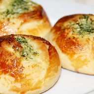 Чесночные булочки с зеленью