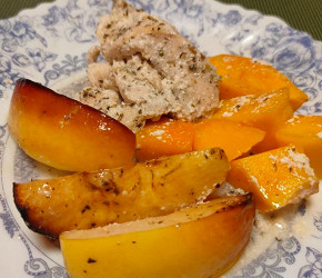 Фотография рецепта Куриное филе тушенное с тыквой и айвой