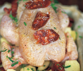 Фотография рецепта Запеченная курица по-испански с колбасой чоризо