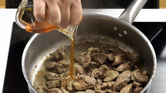 Фото шага рецепта Паштет из куриной печени с апельсином и бренди 152792 шаг 4
