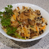 Квашеная капуста, жаренная на сковороде с грибами