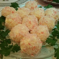 Крабово-сырный салат шариками
