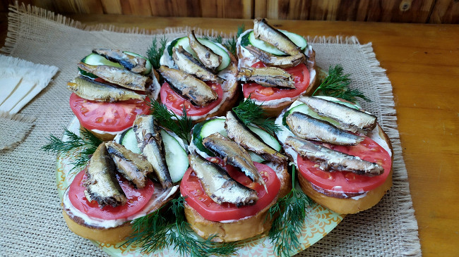 Фото шага рецепта Самые вкусные бутерброды со шпротами 188114 шаг 11
