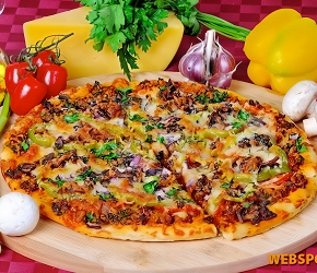 Фотография рецепта Мясная пицца с грибами и красным луком