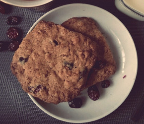 Фотография рецепта Кукис с овсянкой и сушеной клюквой