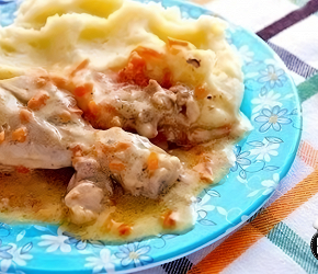 Фотография рецепта Курица в молочно-сметанном соусе с грибами