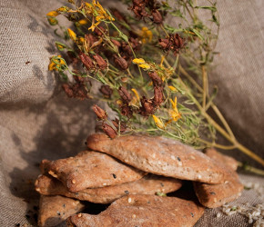 Фотография рецепта Крекеры с кунжутом и калинджи