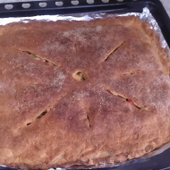 Пирог на готовом тесте с курицей, картофелем и болгарским перцем