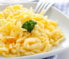 Фотография рецепта Домашние клецки с черным перцем (Spaetzle)