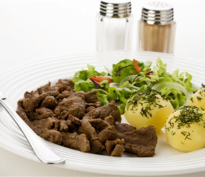 Фотография рецепта Говядина тушеная с луком и картофелем