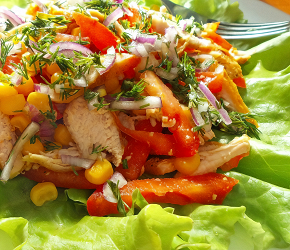 Фотография рецепта Легкий салат из овощей и куриной грудки с йогуртовой заправкой