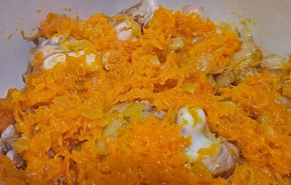 Фото шага рецепта Курица, тушенная с морковью и тыквой 190561 шаг 8