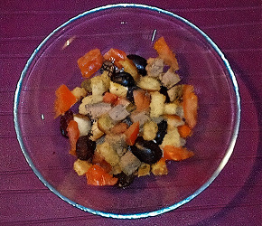 Фотография рецепта Салат «Груцам» с запеченным мясом, виноградом, помидорами и гренками