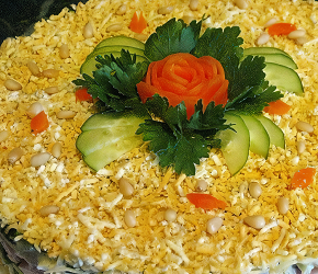 Фотография рецепта Салат с курицей, яблоком, черносливом и грецкими орехами