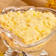 Салат с сыром и ананасами
