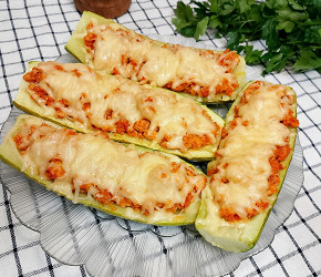 Фотография рецепта Лодочки из кабачков с куриным фаршем