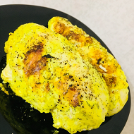 Тушеная куриная грудка в шафрановом соусе
