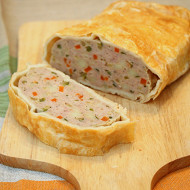 Мясной рулет в слоеном тесте