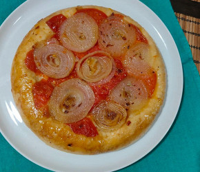 Фотография рецепта Постный пирог с помидорами и луком