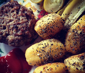 Фотография рецепта Отварной картофель с мясными ежиками