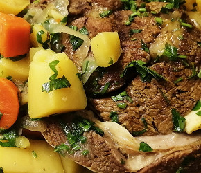 Фотография рецепта Томленая говядина с овощами