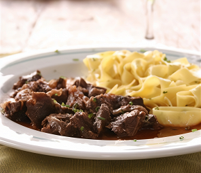 Фотография рецепта Говядина тушеная с макаронами