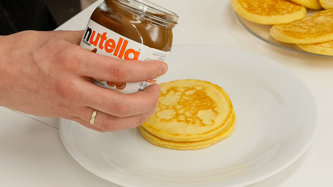 Фото шага рецепта Американские панкейки с Nutella® 114587 шаг 3