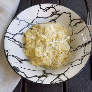 Скрэмбл с пармезаном и брынзой