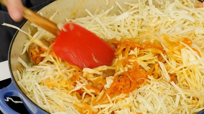 Фото шага рецепта Капустная солянка с мясом 126532 шаг 9