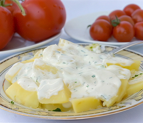 Фотография рецепта Датский картофельный салат с укропом и йогуртовой заправкой