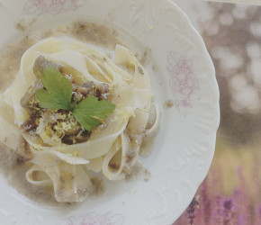 Фотография рецепта Говядина с грецкими орехами и грибами