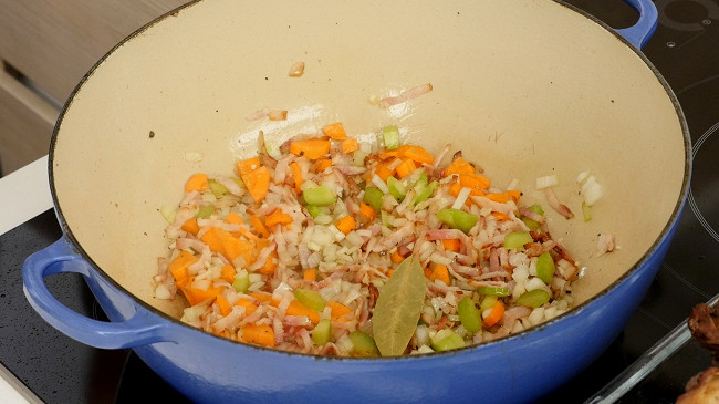 Фото шага рецепта Итальянское мясное рагу кода алла ваччинара 124972 шаг 4