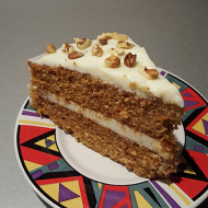 Морковный торт с грецкими орехами и корицей