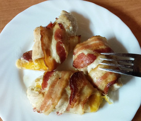 Фотография рецепта Куриные рулетики в беконе с сыром