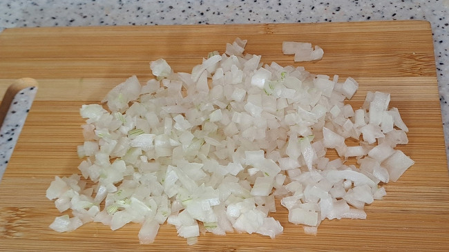 Фото шага рецепта Сочные рубленые куриные котлеты 186868 шаг 3