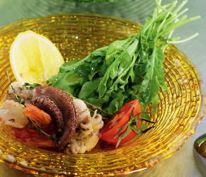Фотография рецепта Салат с морепродуктами и рукколой