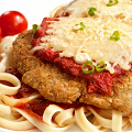 Фотография рецепта Телятина под сыром с томатным соусом, анчоусами и каперсами автор Оля Давыдова