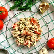 Салат с куриной грудкой и томатами