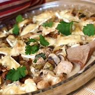 Куриное филе с грибами и сливками