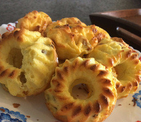 Фотография рецепта Сырники с изюмом в духовке