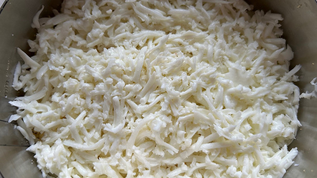 Фото шага рецепта Салат с консервированными шампиньонами 175159 шаг 15