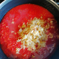 Белая фасоль с помидорами, запеченная в духовке