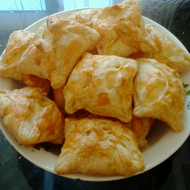Хачапури с сыром сулугуни и яйцом